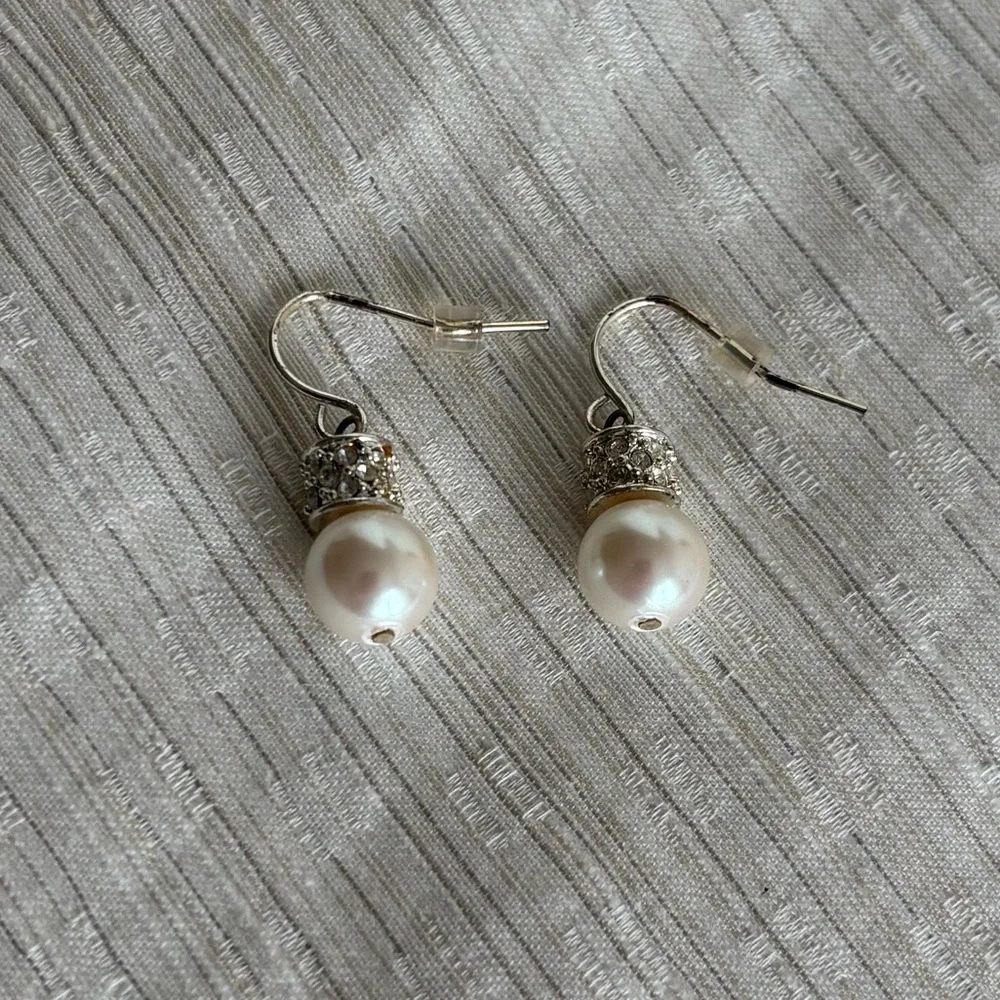 Elegant Pearl Drop Earrings - Picture 1 of 2